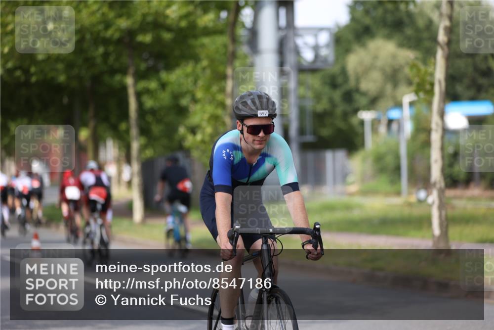 10.08.2025 - GEWOBA Citytriathlon Bremen Yannick Fuchs http://msf.ph/oto/8547186 10.08.2025 12:09:47 Radfahren 586, 628, 674, 688, 697, 703, 732, 830, 849 meine-sportfotos.de