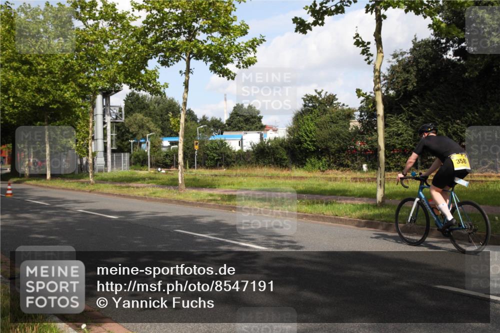 10.08.2025 - GEWOBA Citytriathlon Bremen Yannick Fuchs http://msf.ph/oto/8547191 10.08.2025 10:52:11 Radfahren 71, 137, 349, 390, 392, 394, 476, 479 meine-sportfotos.de