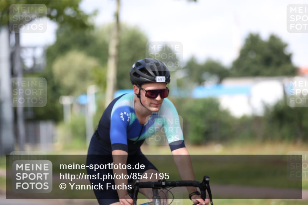 10.08.2025 - GEWOBA Citytriathlon Bremen Yannick Fuchs http://msf.ph/oto/8547195 10.08.2025 12:09:47 Radfahren 586, 628, 674, 688, 697, 703, 732, 830, 849 meine-sportfotos.de
