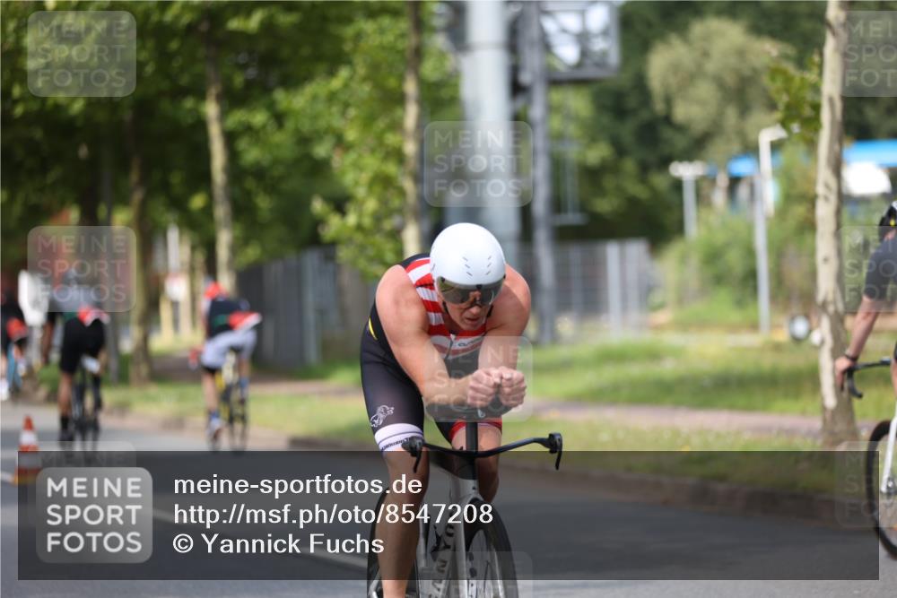 10.08.2025 - GEWOBA Citytriathlon Bremen Yannick Fuchs http://msf.ph/oto/8547208 10.08.2025 12:09:50 Radfahren 586, 607, 628, 688, 697, 703, 732, 830, 849 meine-sportfotos.de
