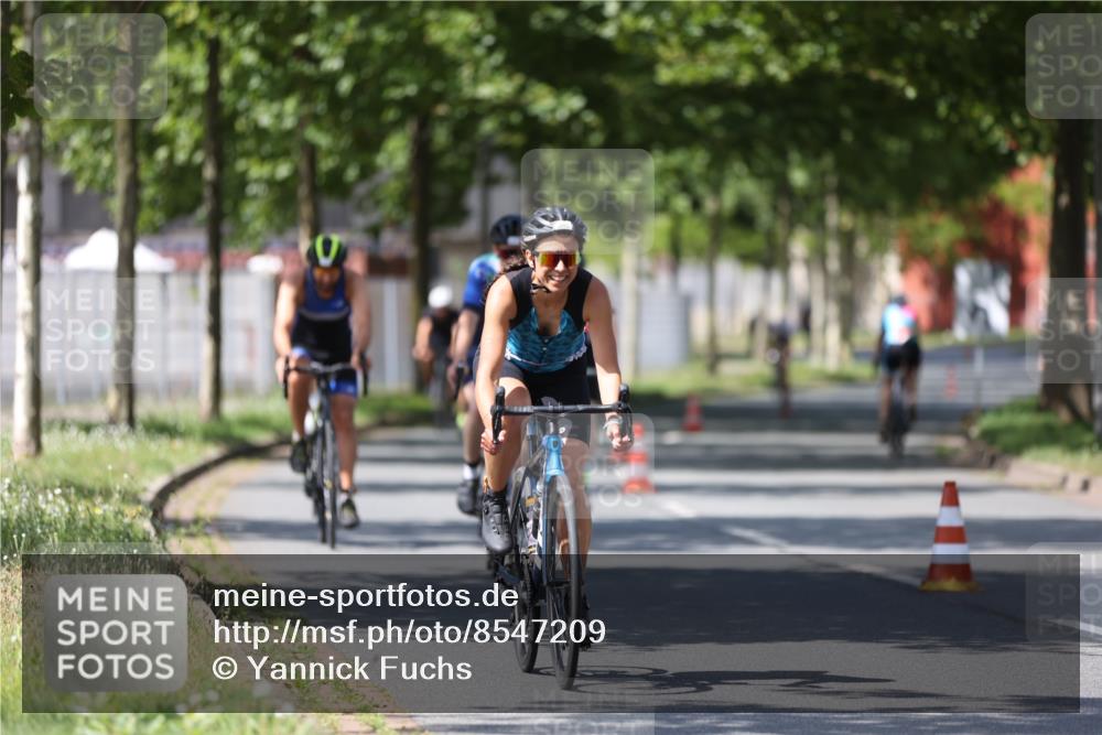 10.08.2025 - GEWOBA Citytriathlon Bremen Yannick Fuchs http://msf.ph/oto/8547209 10.08.2025 13:04:08 Radfahren 574, 576, 605, 625, 640, 685, 697, 760, 769, 786, 946, 960, 963, 965, 1013, 1036 meine-sportfotos.de