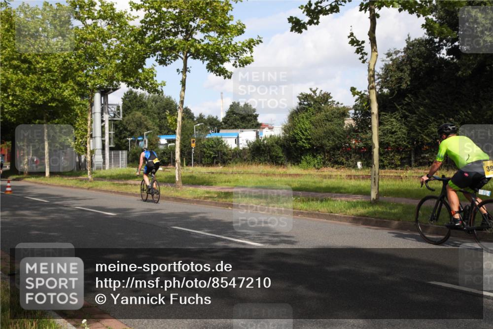 10.08.2025 - GEWOBA Citytriathlon Bremen Yannick Fuchs http://msf.ph/oto/8547210 10.08.2025 10:52:18 Radfahren 137, 349, 355, 390, 392, 394, 479 meine-sportfotos.de
