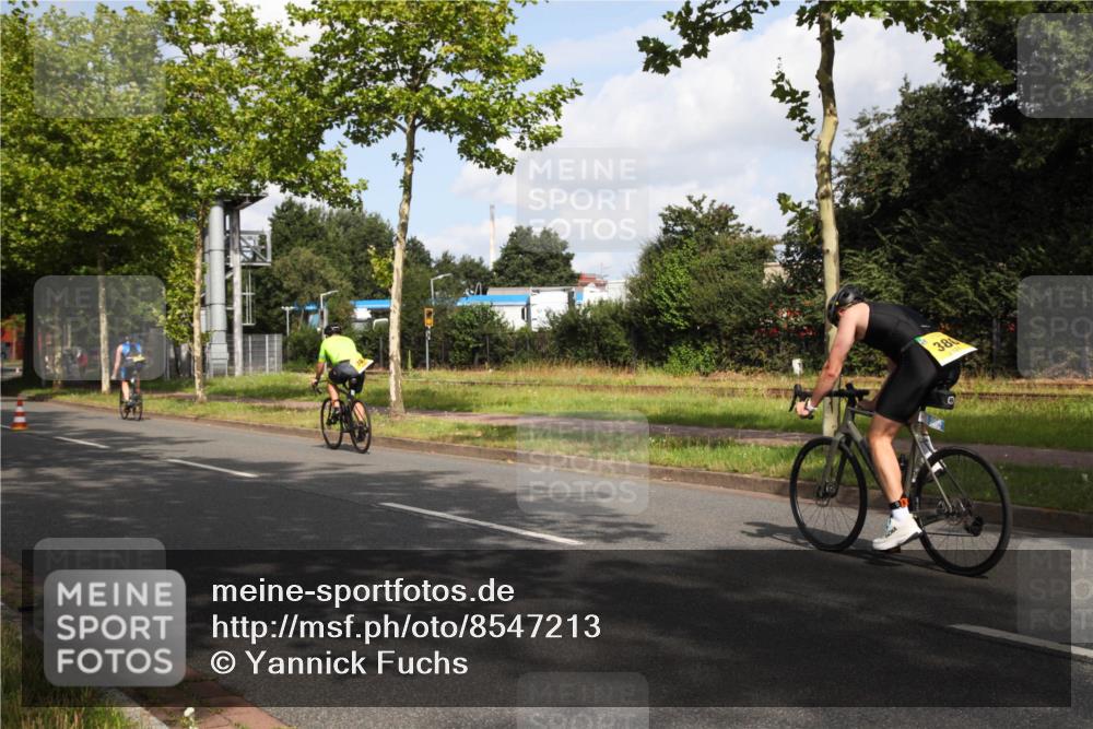 10.08.2025 - GEWOBA Citytriathlon Bremen Yannick Fuchs http://msf.ph/oto/8547213 10.08.2025 10:52:19 Radfahren 137, 349, 354, 355, 390, 392, 394, 479 meine-sportfotos.de