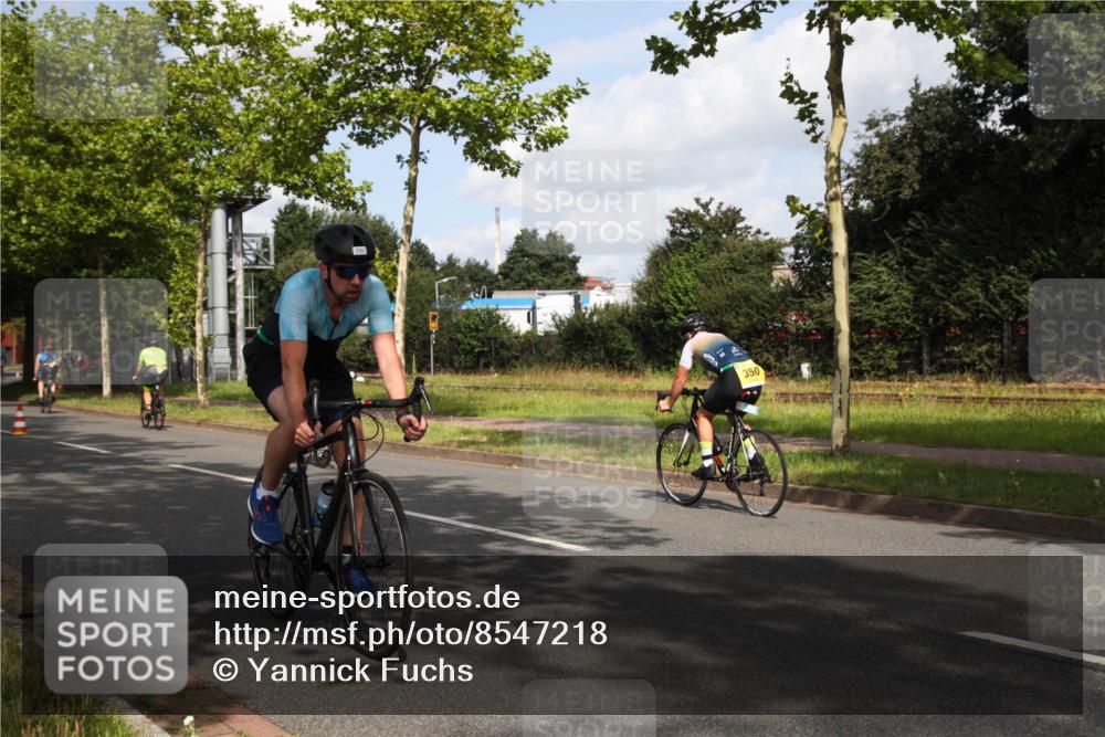 10.08.2025 - GEWOBA Citytriathlon Bremen Yannick Fuchs http://msf.ph/oto/8547218 10.08.2025 10:52:20 Radfahren 137, 349, 354, 355, 390, 392, 394, 479 meine-sportfotos.de