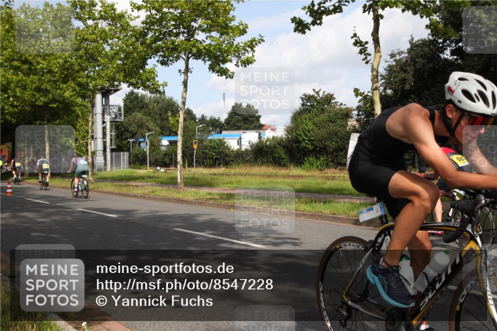 10.08.2025 - GEWOBA Citytriathlon Bremen Yannick Fuchs http://msf.ph/oto/8547228 10.08.2025 10:52:23 Radfahren 137, 349, 354, 355, 390, 392, 394, 479, 491, 504 meine-sportfotos.de