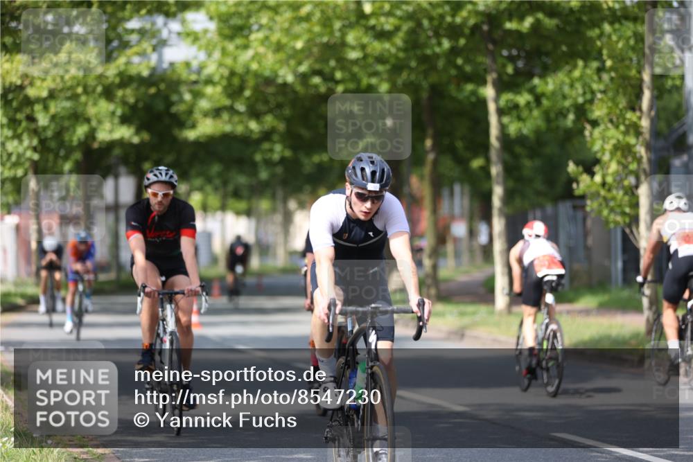 10.08.2025 - GEWOBA Citytriathlon Bremen Yannick Fuchs http://msf.ph/oto/8547230 10.08.2025 12:09:53 Radfahren 586, 607, 628, 688, 697, 703, 732, 830, 849 meine-sportfotos.de