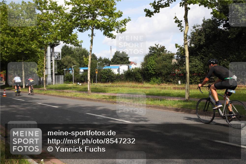 10.08.2025 - GEWOBA Citytriathlon Bremen Yannick Fuchs http://msf.ph/oto/8547232 10.08.2025 10:52:26 Radfahren 137, 349, 354, 355, 390, 392, 394, 479, 491, 504 meine-sportfotos.de