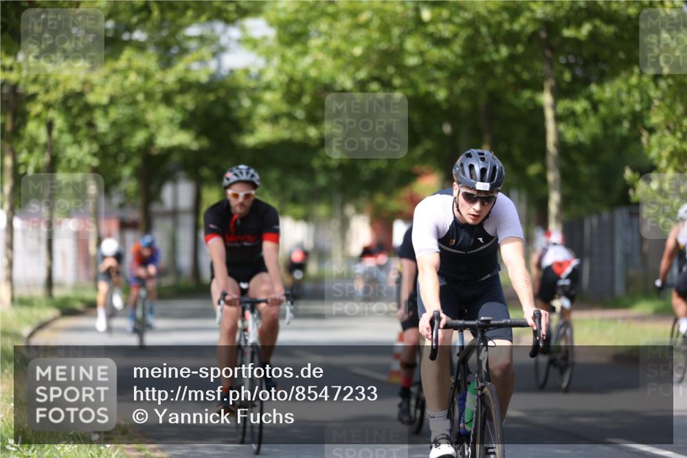 10.08.2025 - GEWOBA Citytriathlon Bremen Yannick Fuchs http://msf.ph/oto/8547233 10.08.2025 12:09:53 Radfahren 586, 607, 628, 688, 697, 703, 732, 830, 849 meine-sportfotos.de