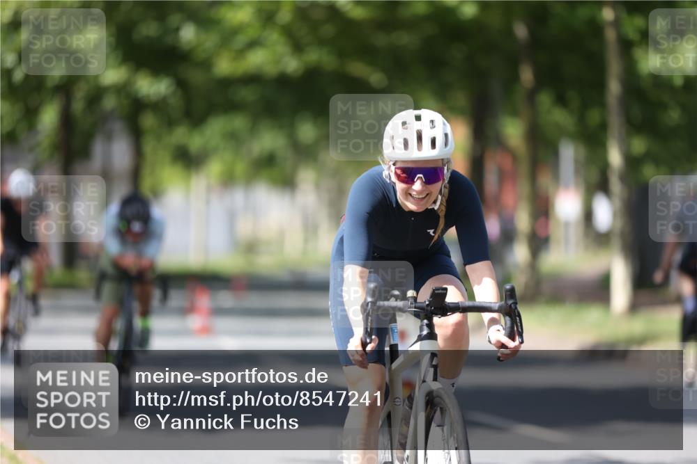 10.08.2025 - GEWOBA Citytriathlon Bremen Yannick Fuchs http://msf.ph/oto/8547241 10.08.2025 13:04:11 Radfahren 576, 605, 625, 640, 685, 697, 760, 769, 786, 946, 960, 963, 1013, 1036 meine-sportfotos.de