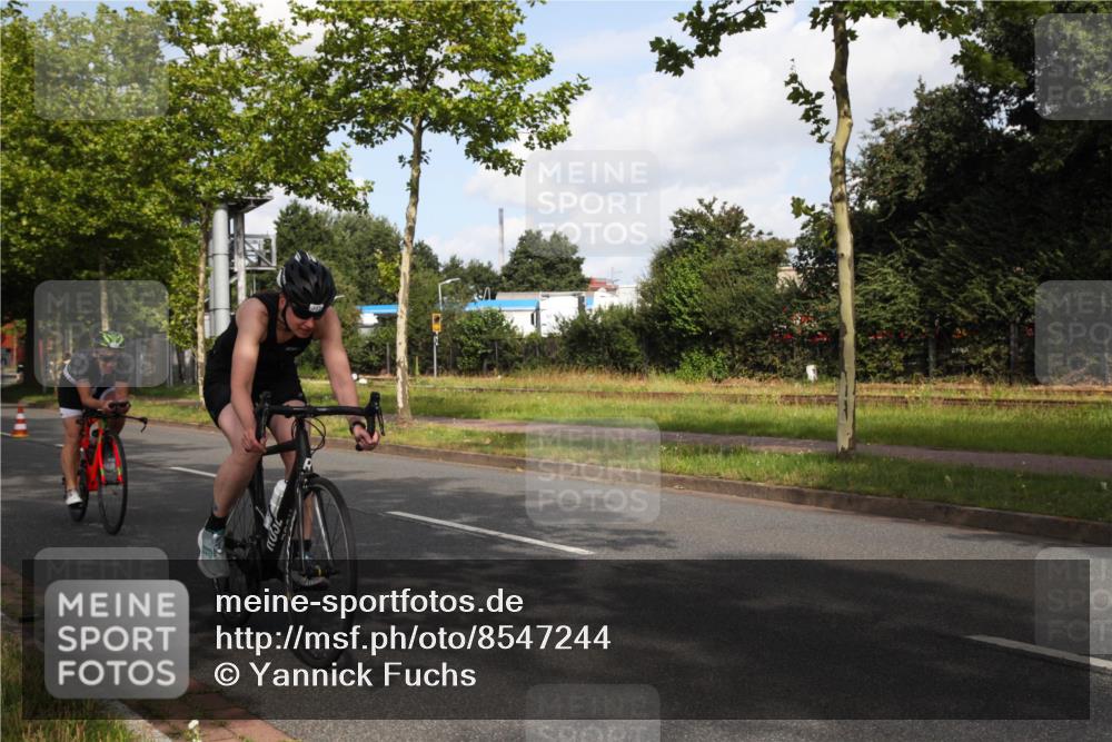 10.08.2025 - GEWOBA Citytriathlon Bremen Yannick Fuchs http://msf.ph/oto/8547244 10.08.2025 10:52:37 Radfahren 21, 43, 354, 355, 491, 504 meine-sportfotos.de