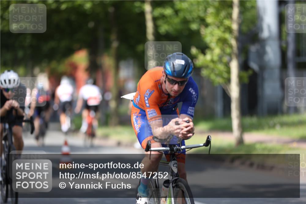 10.08.2025 - GEWOBA Citytriathlon Bremen Yannick Fuchs http://msf.ph/oto/8547252 10.08.2025 12:09:56 Radfahren 586, 607, 628, 688, 697, 732, 830, 849 meine-sportfotos.de