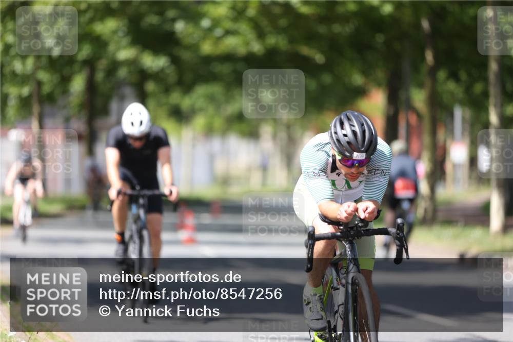10.08.2025 - GEWOBA Citytriathlon Bremen Yannick Fuchs http://msf.ph/oto/8547256 10.08.2025 13:04:12 Radfahren 576, 605, 625, 640, 685, 697, 760, 769, 786, 946, 960, 963, 1013, 1036 meine-sportfotos.de