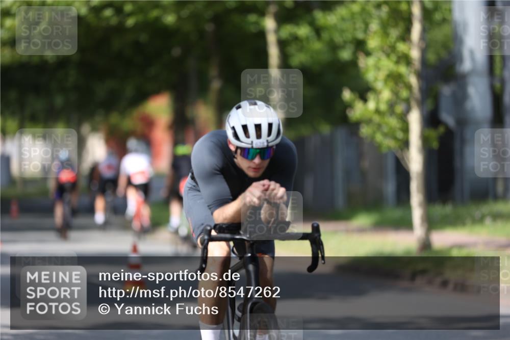 10.08.2025 - GEWOBA Citytriathlon Bremen Yannick Fuchs http://msf.ph/oto/8547262 10.08.2025 12:09:57 Radfahren 586, 607, 628, 688, 697, 732, 830, 849 meine-sportfotos.de