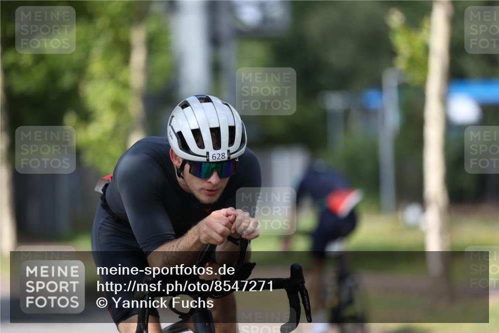 10.08.2025 - GEWOBA Citytriathlon Bremen Yannick Fuchs http://msf.ph/oto/8547271 10.08.2025 12:09:57 Radfahren 586, 607, 628, 688, 697, 732, 830, 849 meine-sportfotos.de