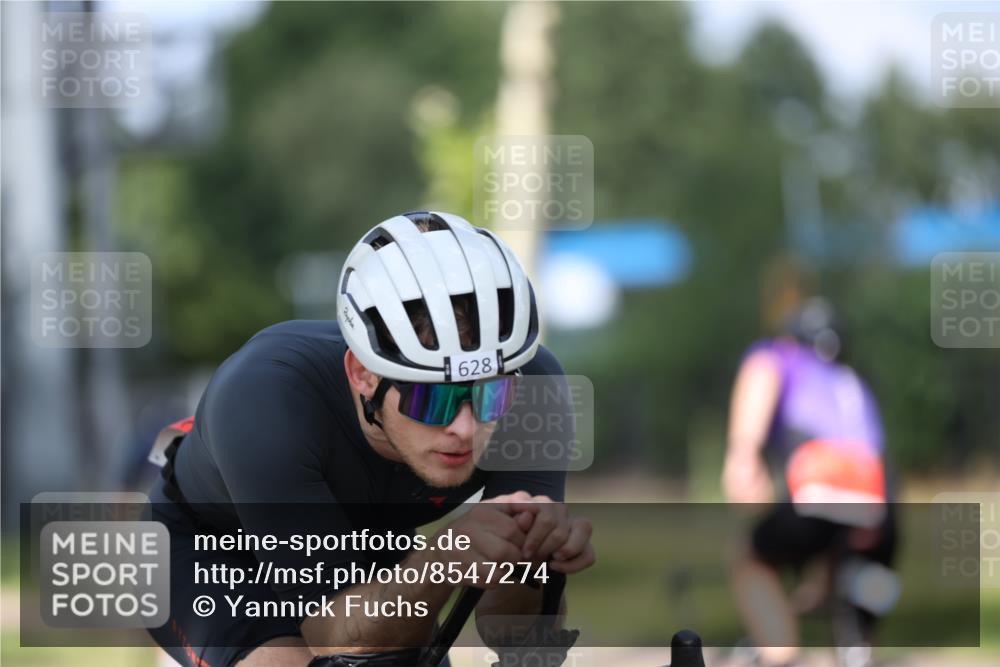 10.08.2025 - GEWOBA Citytriathlon Bremen Yannick Fuchs http://msf.ph/oto/8547274 10.08.2025 12:09:57 Radfahren 586, 607, 628, 688, 697, 732, 830, 849 meine-sportfotos.de