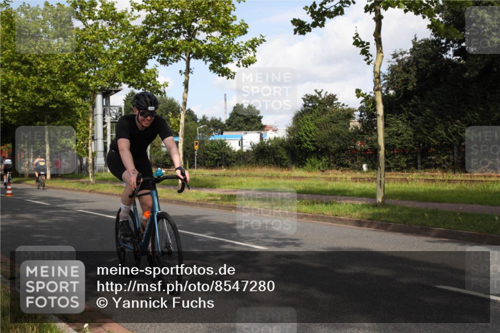 10.08.2025 - GEWOBA Citytriathlon Bremen Yannick Fuchs http://msf.ph/oto/8547280 10.08.2025 10:53:09 Radfahren 29, 225, 350, 358, 379, 380, 382, 404, 413, 448, 502 meine-sportfotos.de
