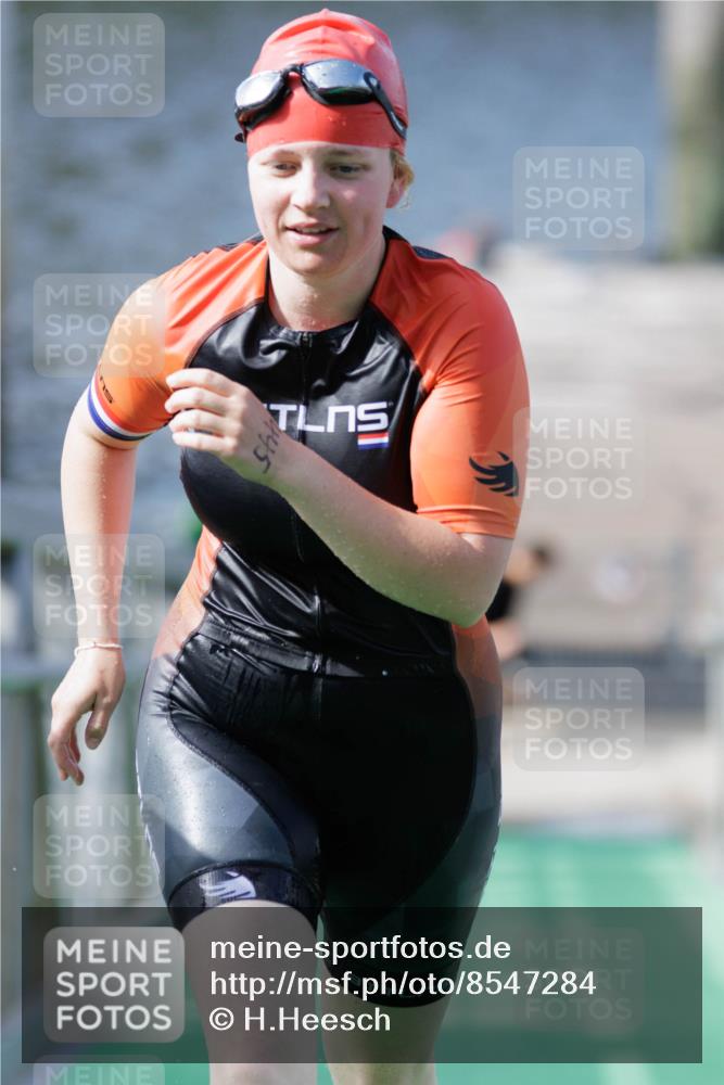 10.08.2025 - GEWOBA Citytriathlon Bremen H.Heesch http://msf.ph/oto/8547284 10.08.2025 10:20:15 Schwimmen 371, 445, 479 meine-sportfotos.de