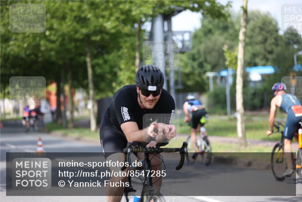 10.08.2025 - GEWOBA Citytriathlon Bremen Yannick Fuchs http://msf.ph/oto/8547285 10.08.2025 12:10:02 Radfahren 586, 607, 628, 688, 732, 830, 849, 1024 meine-sportfotos.de