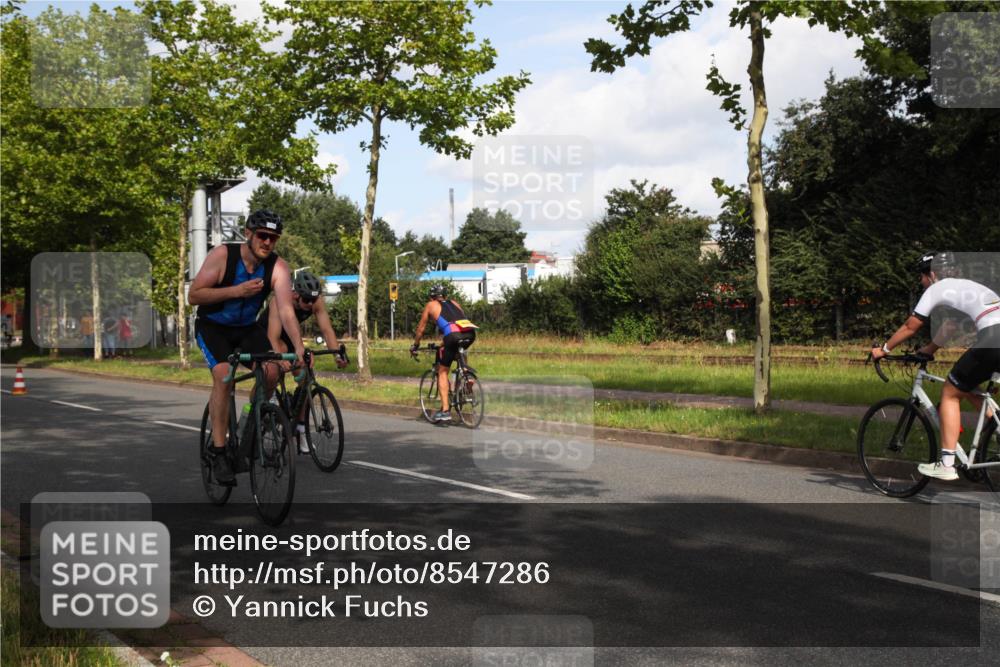10.08.2025 - GEWOBA Citytriathlon Bremen Yannick Fuchs http://msf.ph/oto/8547286 10.08.2025 10:53:11 Radfahren 29, 225, 350, 358, 379, 380, 382, 404, 413, 448, 502 meine-sportfotos.de