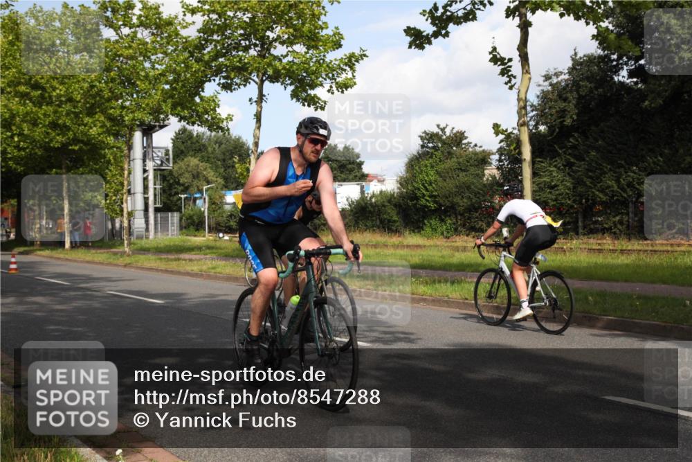 10.08.2025 - GEWOBA Citytriathlon Bremen Yannick Fuchs http://msf.ph/oto/8547288 10.08.2025 10:53:11 Radfahren 29, 225, 350, 358, 379, 380, 382, 404, 413, 448, 502 meine-sportfotos.de