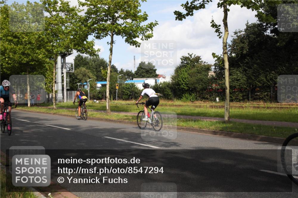 10.08.2025 - GEWOBA Citytriathlon Bremen Yannick Fuchs http://msf.ph/oto/8547294 10.08.2025 10:53:12 Radfahren 29, 225, 350, 358, 379, 380, 382, 404, 448, 502 meine-sportfotos.de