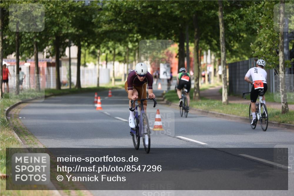 10.08.2025 - GEWOBA Citytriathlon Bremen Yannick Fuchs http://msf.ph/oto/8547296 10.08.2025 12:10:07 Radfahren 607, 628, 732, 830, 1024 meine-sportfotos.de