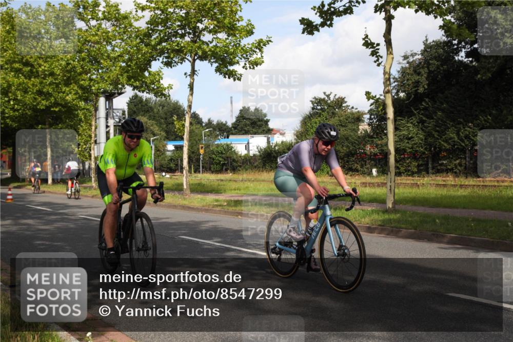10.08.2025 - GEWOBA Citytriathlon Bremen Yannick Fuchs http://msf.ph/oto/8547299 10.08.2025 10:53:14 Radfahren 29, 225, 350, 358, 379, 380, 382, 404, 448, 502 meine-sportfotos.de