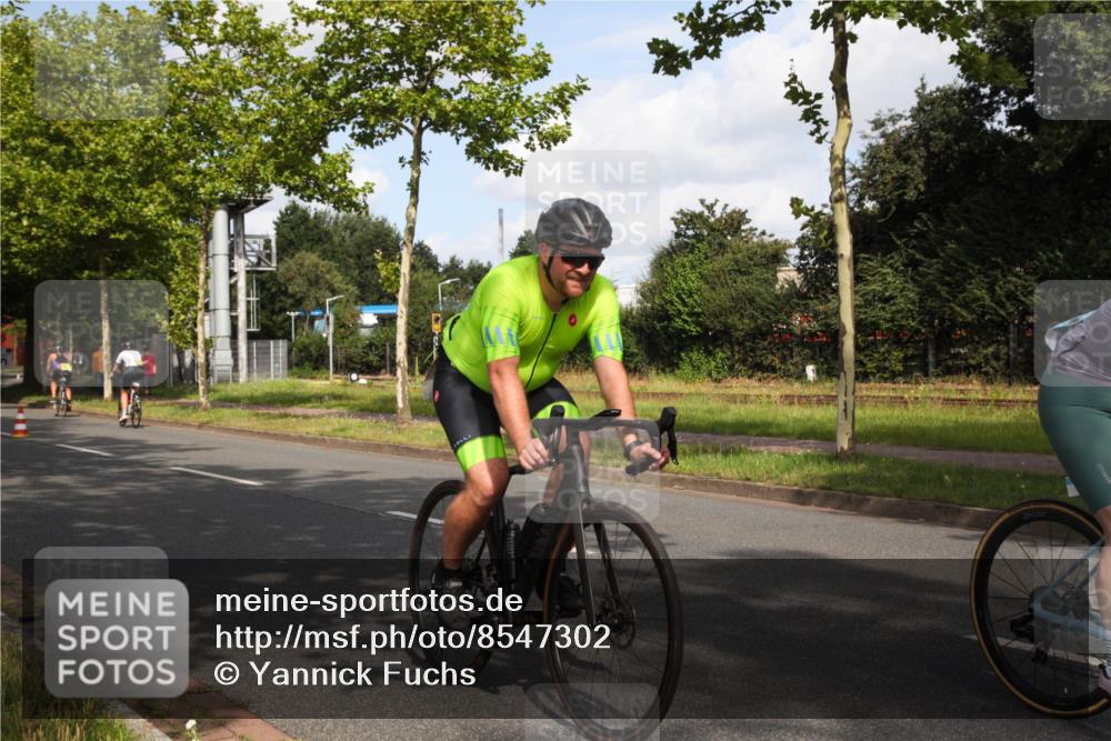 10.08.2025 - GEWOBA Citytriathlon Bremen Yannick Fuchs http://msf.ph/oto/8547302 10.08.2025 10:53:14 Radfahren 29, 225, 350, 358, 379, 380, 382, 404, 448, 502 meine-sportfotos.de