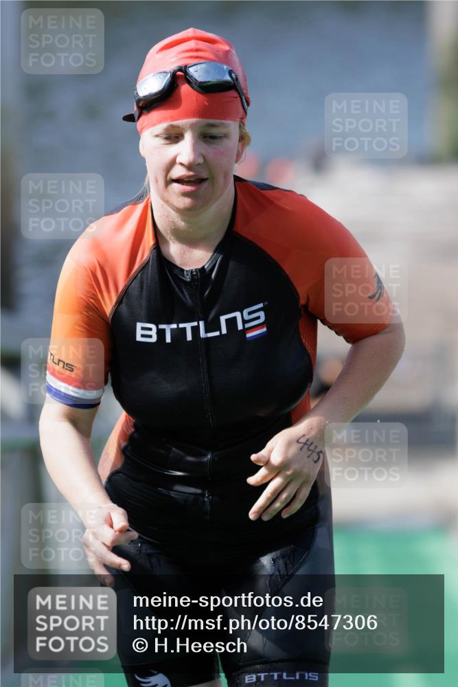 10.08.2025 - GEWOBA Citytriathlon Bremen H.Heesch http://msf.ph/oto/8547306 10.08.2025 10:20:15 Schwimmen 371, 445, 479 meine-sportfotos.de
