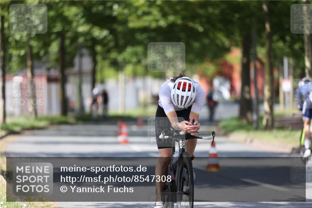 10.08.2025 - GEWOBA Citytriathlon Bremen Yannick Fuchs http://msf.ph/oto/8547308 10.08.2025 13:04:18 Radfahren 605, 625, 640, 674, 697, 760, 769, 786, 799, 946, 960, 963, 1013, 1036 meine-sportfotos.de