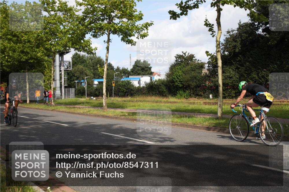 10.08.2025 - GEWOBA Citytriathlon Bremen Yannick Fuchs http://msf.ph/oto/8547311 10.08.2025 10:53:22 Radfahren 29, 225, 350, 379, 380, 382, 404, 448, 502 meine-sportfotos.de