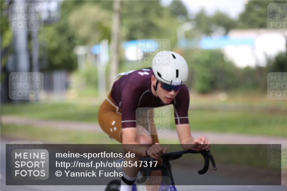 10.08.2025 - GEWOBA Citytriathlon Bremen Yannick Fuchs http://msf.ph/oto/8547317 10.08.2025 12:10:09 Radfahren 607, 628, 710, 830, 1024 meine-sportfotos.de