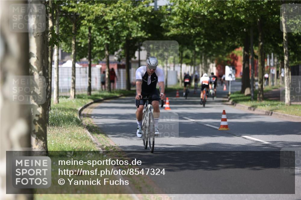 10.08.2025 - GEWOBA Citytriathlon Bremen Yannick Fuchs http://msf.ph/oto/8547324 10.08.2025 12:10:20 Radfahren 647, 710, 889, 1024 meine-sportfotos.de