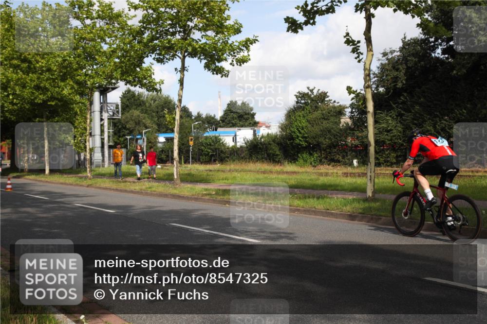 10.08.2025 - GEWOBA Citytriathlon Bremen Yannick Fuchs http://msf.ph/oto/8547325 10.08.2025 10:53:36 Radfahren 83, 442 meine-sportfotos.de
