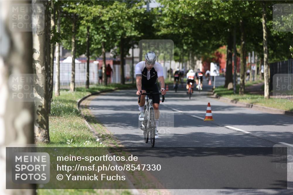 10.08.2025 - GEWOBA Citytriathlon Bremen Yannick Fuchs http://msf.ph/oto/8547330 10.08.2025 12:10:20 Radfahren 647, 710, 889, 1024 meine-sportfotos.de