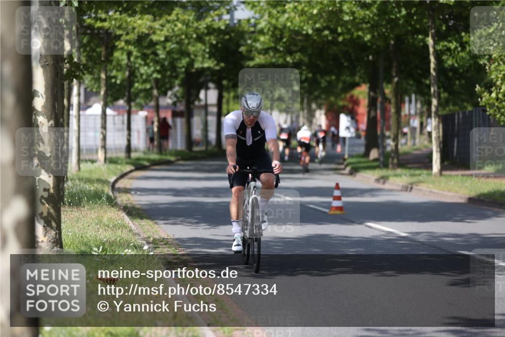 10.08.2025 - GEWOBA Citytriathlon Bremen Yannick Fuchs http://msf.ph/oto/8547334 10.08.2025 12:10:20 Radfahren 647, 710, 889, 1024 meine-sportfotos.de