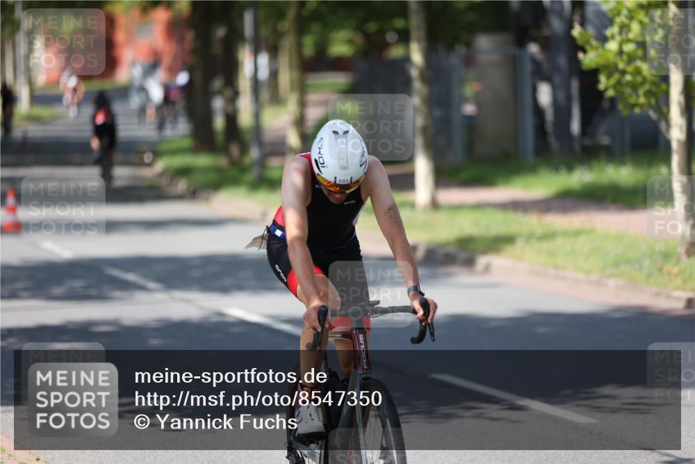 10.08.2025 - GEWOBA Citytriathlon Bremen Yannick Fuchs http://msf.ph/oto/8547350 10.08.2025 13:05:12 Radfahren 587, 590, 622, 641, 645, 745, 884, 916, 928, 958, 1010 meine-sportfotos.de