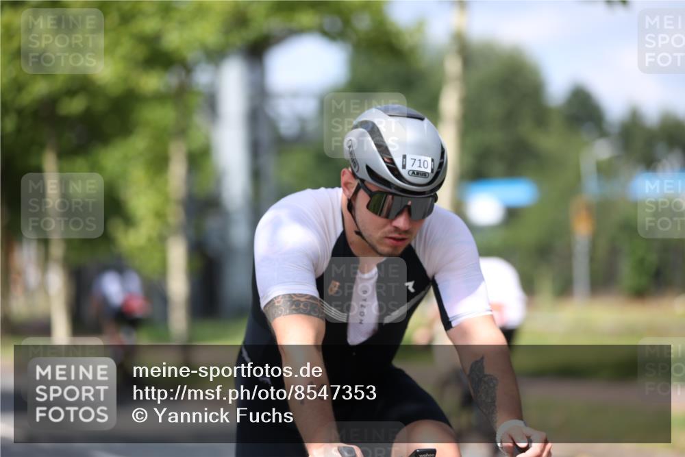 10.08.2025 - GEWOBA Citytriathlon Bremen Yannick Fuchs http://msf.ph/oto/8547353 10.08.2025 12:10:21 Radfahren 647, 710, 730, 889, 1024 meine-sportfotos.de