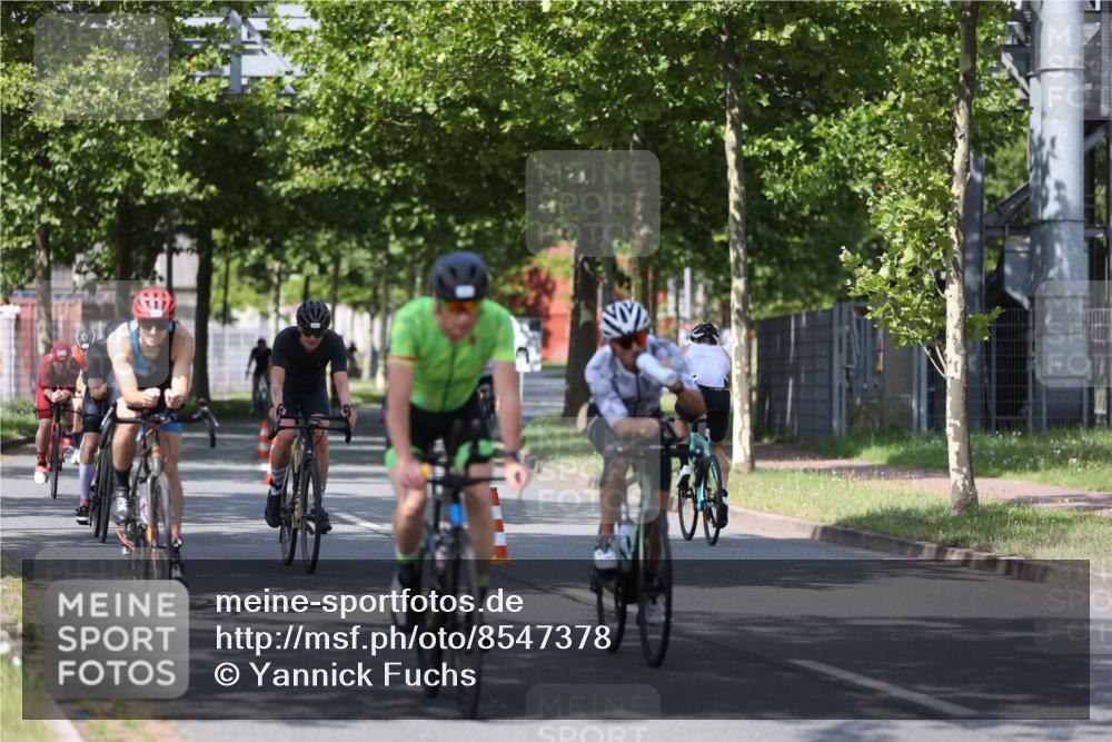 10.08.2025 - GEWOBA Citytriathlon Bremen Yannick Fuchs http://msf.ph/oto/8547378 10.08.2025 12:10:30 Radfahren 629, 644, 647, 656, 710, 712, 722, 730, 755, 889, 1014 meine-sportfotos.de