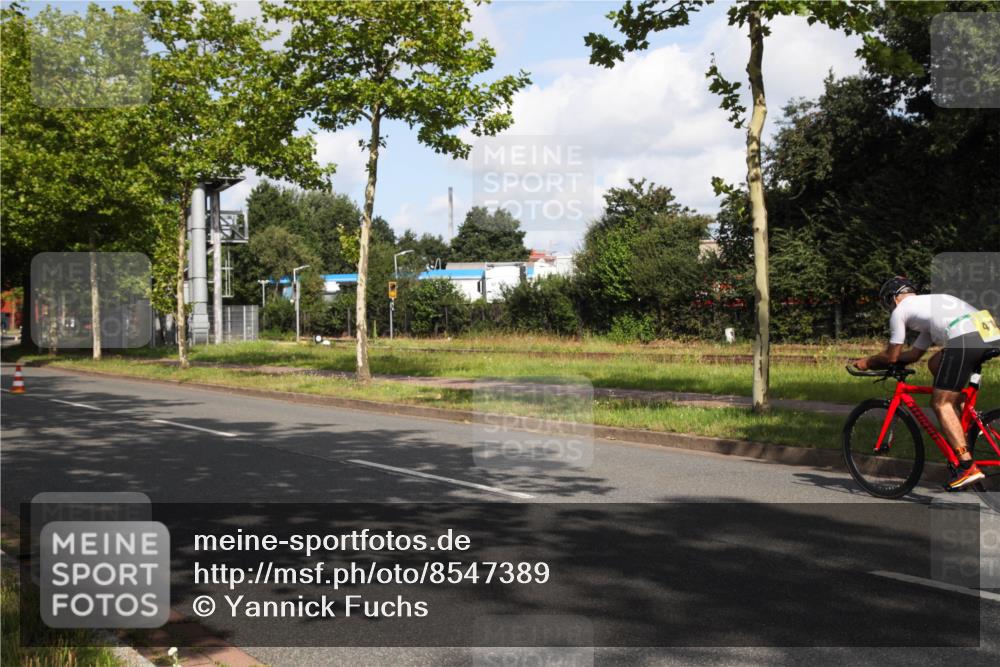 10.08.2025 - GEWOBA Citytriathlon Bremen Yannick Fuchs http://msf.ph/oto/8547389 10.08.2025 10:54:15 Radfahren 427, 451, 461, 492, 500 meine-sportfotos.de