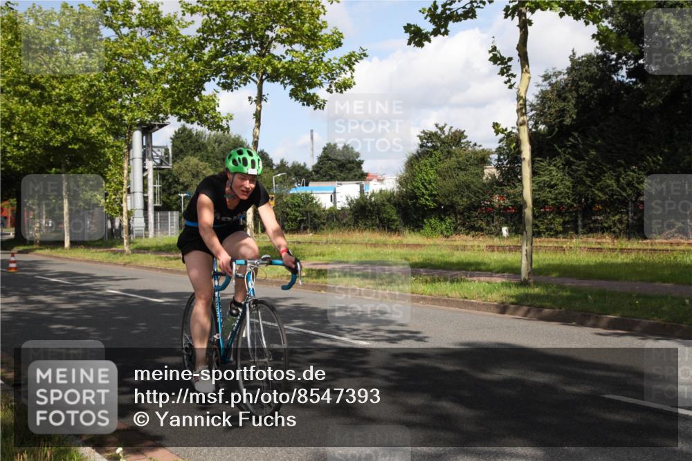 10.08.2025 - GEWOBA Citytriathlon Bremen Yannick Fuchs http://msf.ph/oto/8547393 10.08.2025 10:54:22 Radfahren 75, 123, 153, 427, 451, 461, 492, 500 meine-sportfotos.de
