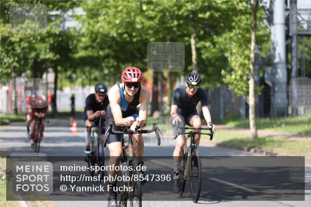 10.08.2025 - GEWOBA Citytriathlon Bremen Yannick Fuchs http://msf.ph/oto/8547396 10.08.2025 12:10:31 Radfahren 629, 644, 647, 656, 710, 712, 722, 730, 755, 819, 889, 1014 meine-sportfotos.de
