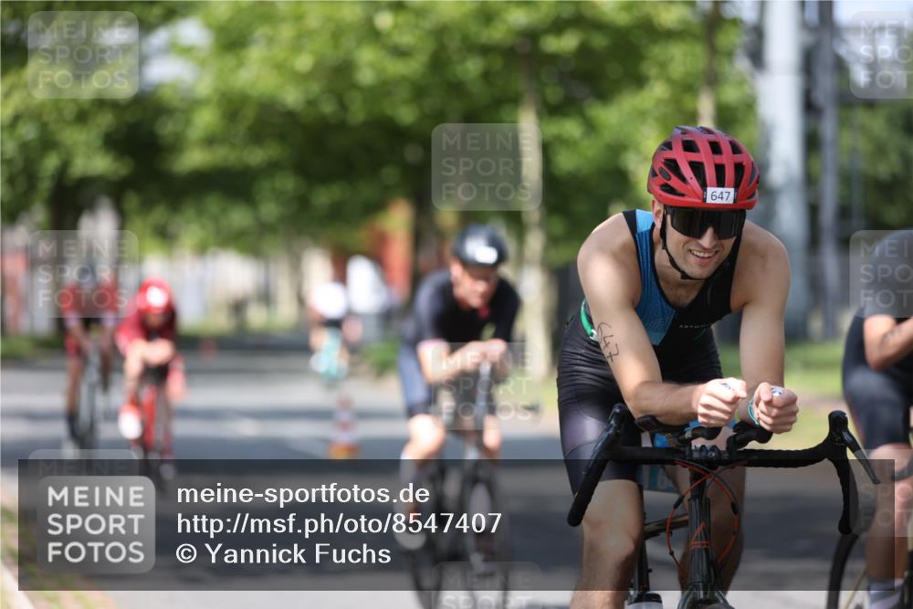 10.08.2025 - GEWOBA Citytriathlon Bremen Yannick Fuchs http://msf.ph/oto/8547407 10.08.2025 12:10:32 Radfahren 629, 644, 647, 656, 710, 712, 722, 730, 748, 755, 819, 889, 1014 meine-sportfotos.de