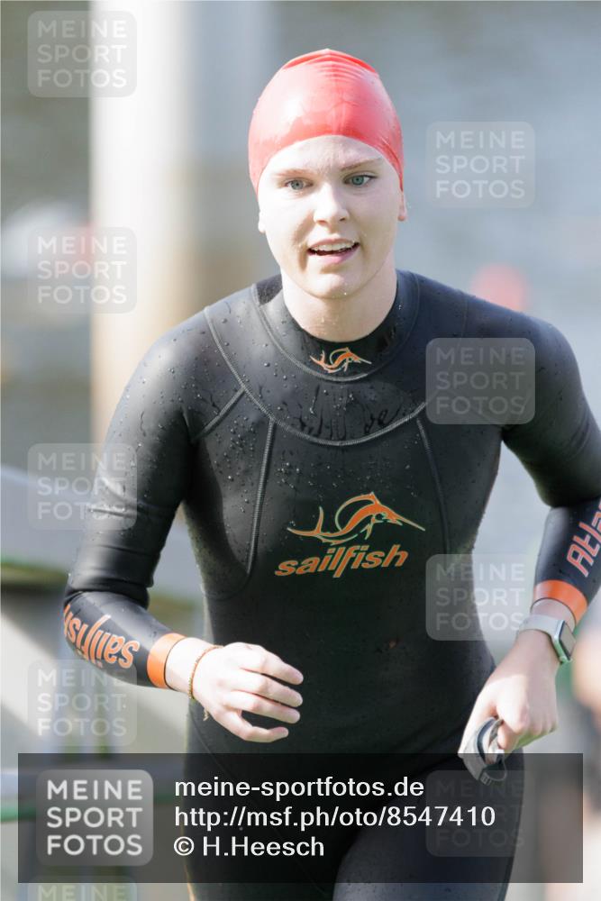 10.08.2025 - GEWOBA Citytriathlon Bremen H.Heesch http://msf.ph/oto/8547410 10.08.2025 10:20:33 Schwimmen 389, 394, 396, 406, 456, 473 meine-sportfotos.de