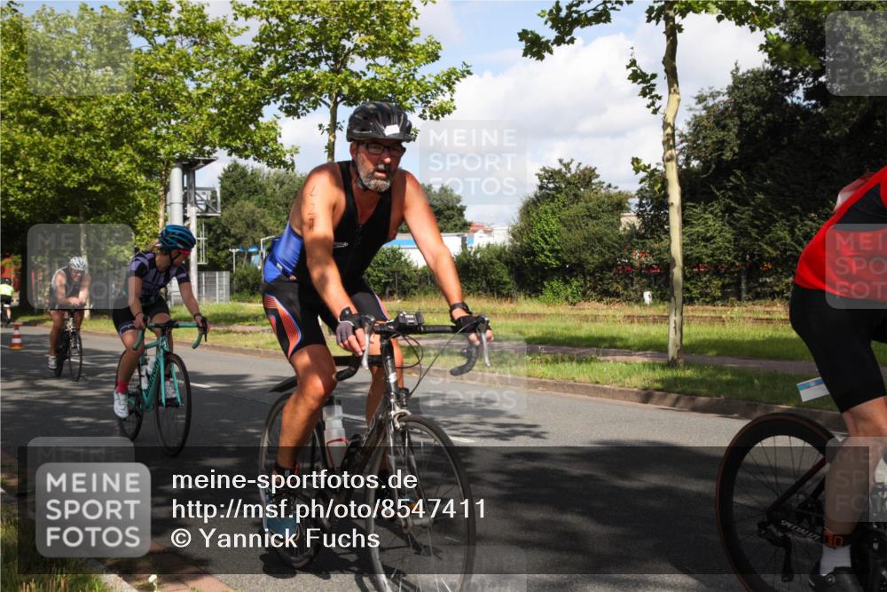 10.08.2025 - GEWOBA Citytriathlon Bremen Yannick Fuchs http://msf.ph/oto/8547411 10.08.2025 10:54:29 Radfahren 75, 123, 153, 356, 427, 492, 500 meine-sportfotos.de