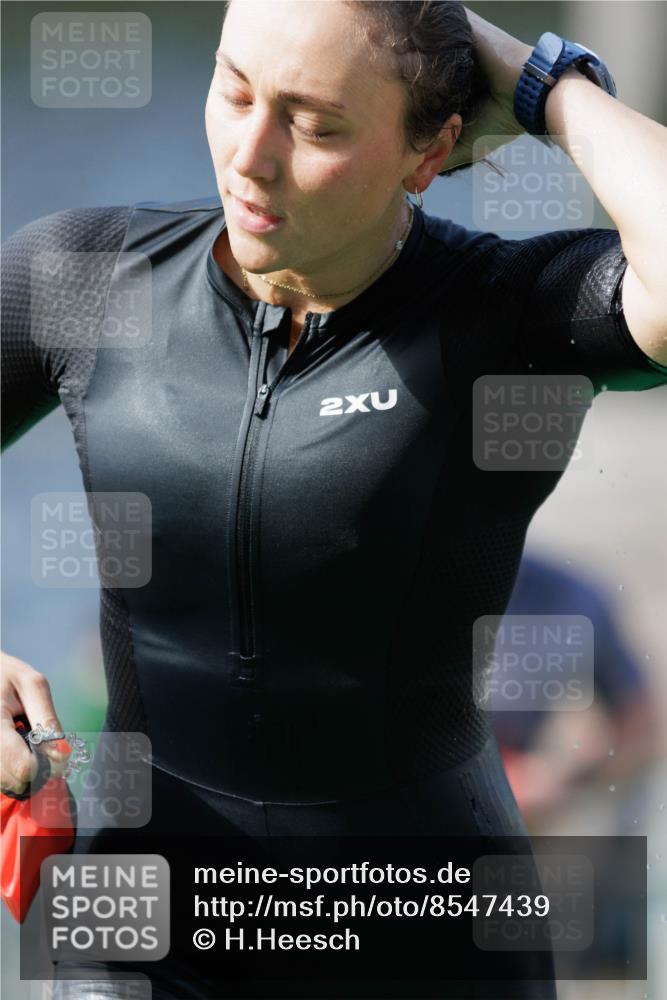 10.08.2025 - GEWOBA Citytriathlon Bremen H.Heesch http://msf.ph/oto/8547439 10.08.2025 10:20:39 Schwimmen 389, 394, 396, 473 meine-sportfotos.de