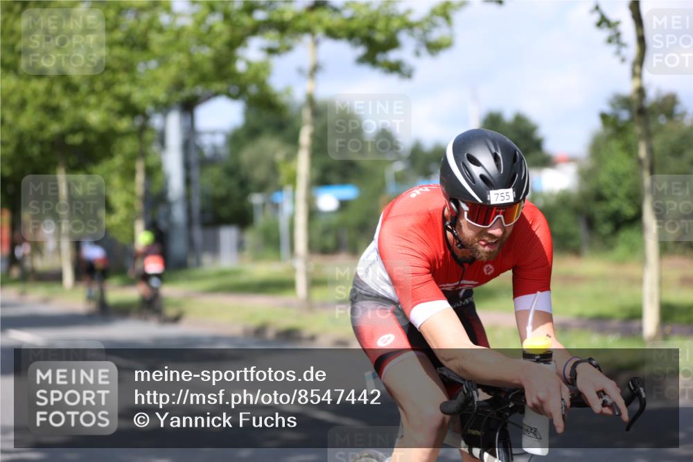 10.08.2025 - GEWOBA Citytriathlon Bremen Yannick Fuchs http://msf.ph/oto/8547442 10.08.2025 12:10:34 Radfahren 622, 629, 644, 647, 656, 659, 712, 722, 730, 748, 755, 819, 889, 1014 meine-sportfotos.de
