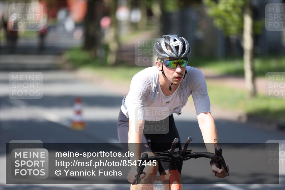 10.08.2025 - GEWOBA Citytriathlon Bremen Yannick Fuchs http://msf.ph/oto/8547445 10.08.2025 13:05:28 Radfahren 587, 615, 622, 627, 641, 659, 809, 876, 897, 943, 958 meine-sportfotos.de