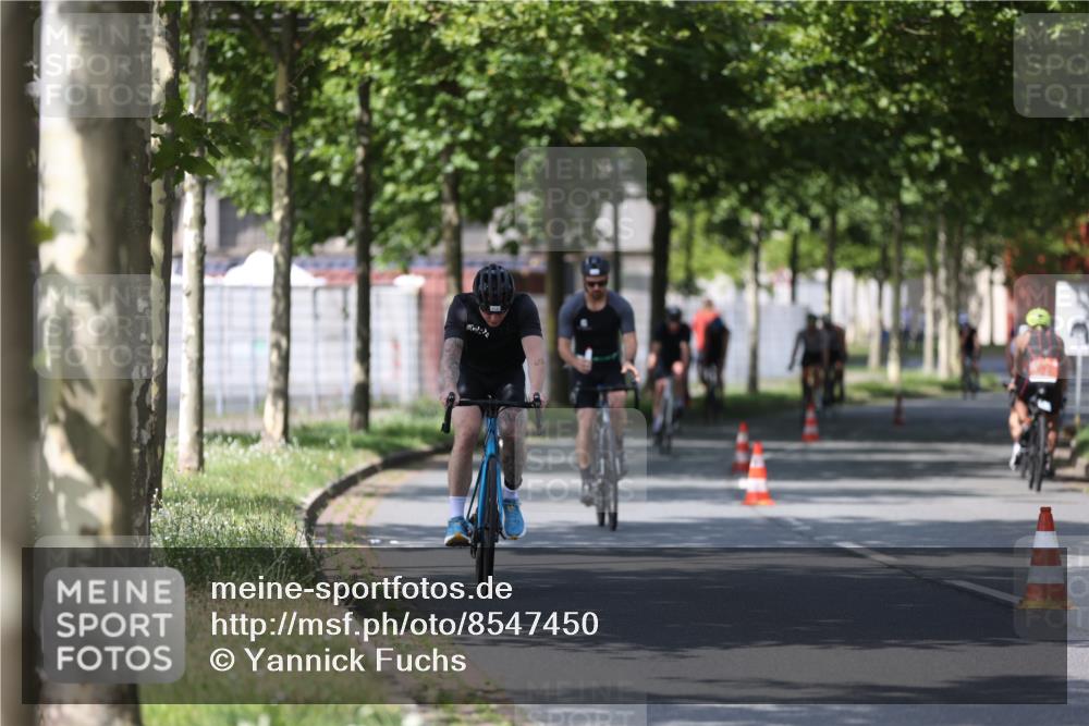 10.08.2025 - GEWOBA Citytriathlon Bremen Yannick Fuchs http://msf.ph/oto/8547450 10.08.2025 12:10:37 Radfahren 622, 629, 644, 647, 656, 659, 685, 712, 722, 730, 748, 755, 819, 889, 1014 meine-sportfotos.de