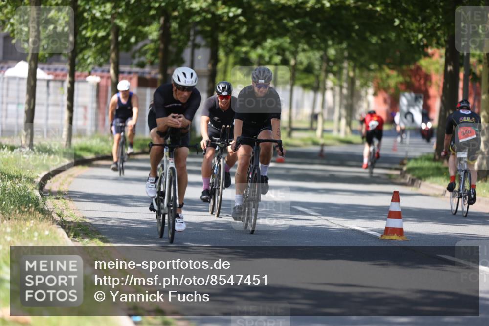 10.08.2025 - GEWOBA Citytriathlon Bremen Yannick Fuchs http://msf.ph/oto/8547451 10.08.2025 13:05:35 Radfahren 615, 627, 641, 659, 746, 809, 876, 897, 943 meine-sportfotos.de